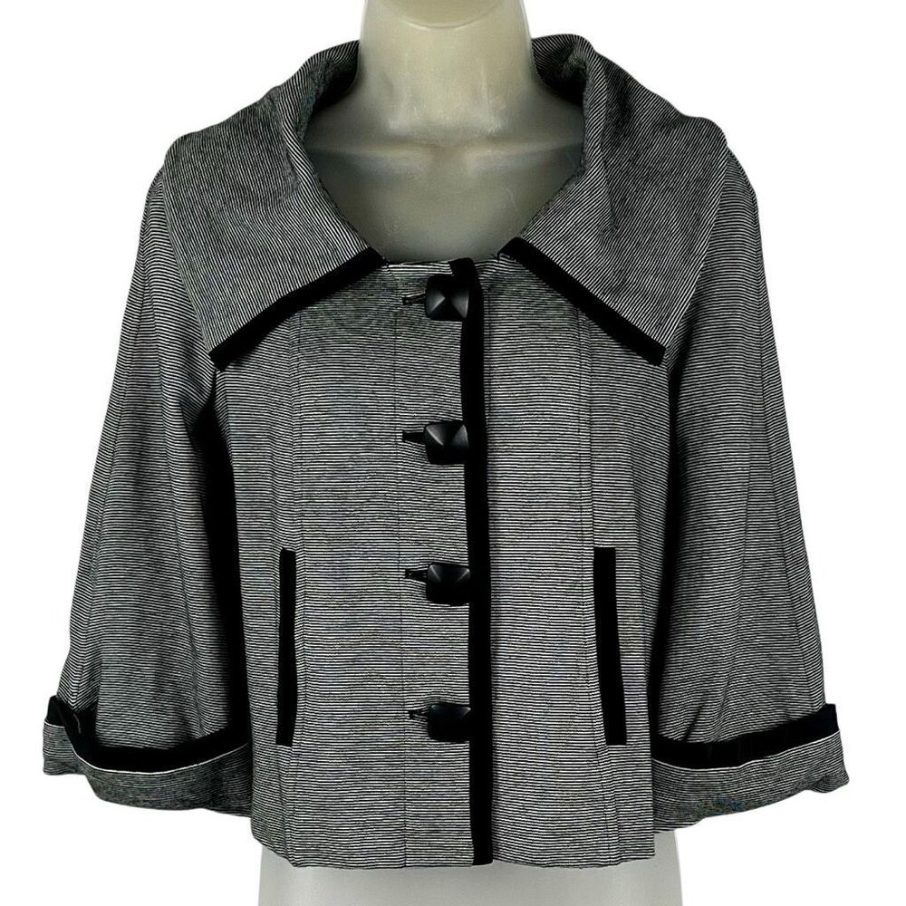 Yoana Baraschi Stylish Vintage-Inspired Women's Cropped Pinstriped Jacket 4